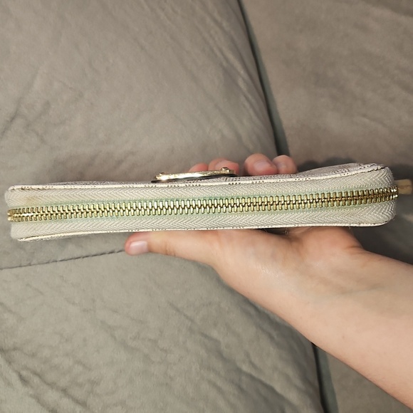 Michael Kors Cream Wallet - Picture 7 of 13